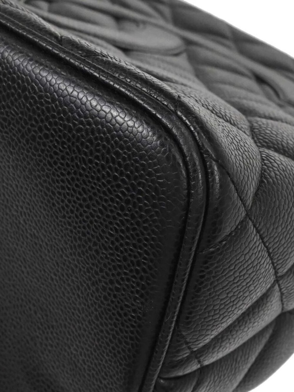 Chanel Black Calfskin Medallion Tote Handbag 187407 - Picture 4 of 16